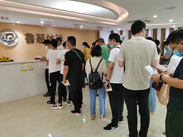 1599623808110875.jpg 排隊(duì).jpg